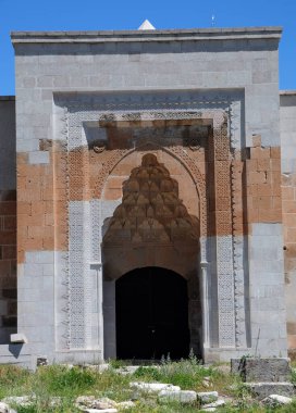 Türkiye 'nin Aksaray kentinde yer alan bu kervan 13. yüzyılda inşa edildi..