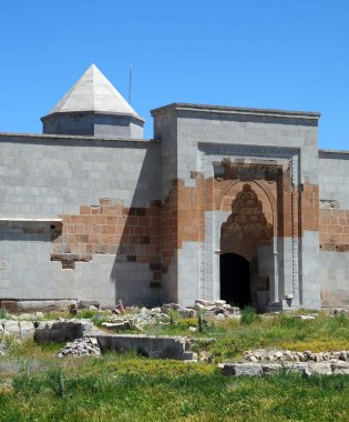 Türkiye 'nin Aksaray kentinde yer alan bu kervan 13. yüzyılda inşa edildi..