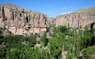 Türkiye 'nin Aksaray kentine bağlı olan İhlara Vadisi çok popüler bir yerdir. Vadide kaya kiliseleri var..
