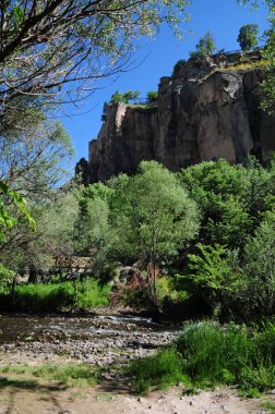 Türkiye 'nin Aksaray kentine bağlı olan İhlara Vadisi çok popüler bir yerdir. Vadide kaya kiliseleri var..