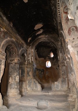 Aksaray 'da Selime Cappadocia' da büyük bir katedral ve yaşam alanları vardır. Eski bir yerleşim yeri..