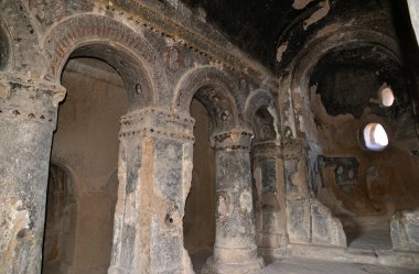 Aksaray 'da Selime Cappadocia' da büyük bir katedral ve yaşam alanları vardır. Eski bir yerleşim yeri..