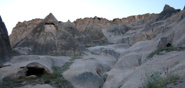 Aksaray 'da Selime Cappadocia' da büyük bir katedral ve yaşam alanları vardır. Eski bir yerleşim yeri..