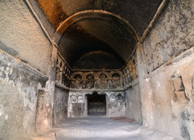 Aksaray 'da Selime Cappadocia' da büyük bir katedral ve yaşam alanları vardır. Eski bir yerleşim yeri..