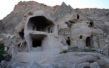 Aksaray 'da Selime Cappadocia' da büyük bir katedral ve yaşam alanları vardır. Eski bir yerleşim yeri..