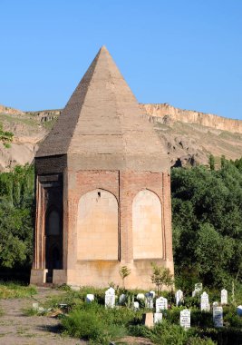 Türkiye 'nin Aksaray kentinde yer alan Selime Sultan Mezarı 13. yüzyılda inşa edildi..