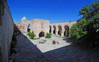Türkiye 'nin Aksaray kentinde yer alan Sultanhani kervanı 13. yüzyılda inşa edildi. Türkiye 'nin en önemli kervanlarından biridir..