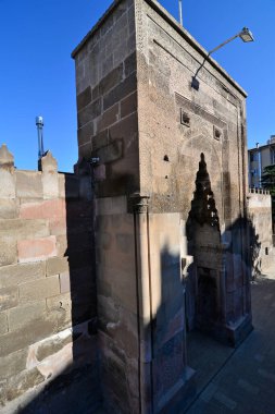 Aksaray 'daki Zinciriye Madrasa 14. Karamanoullar tarafından inşa edildi..