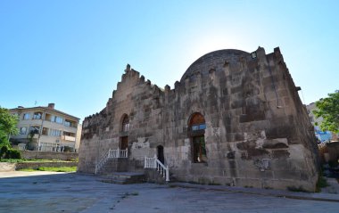 Aksaray 'daki Zinciriye Madrasa 14. Karamanoullar tarafından inşa edildi..
