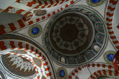 Türkiye 'nin Amasya kentinde yer alan Yrg Paşa Camii, 15. yüzyılda inşa edildi..