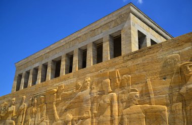 Türkiye 'nin Ankara kentinde yer alan Anitkabir, Türkiye Cumhuriyeti' nin kurucusu Mustafa Kemal Atatürk 'ün gömüldüğü yer..