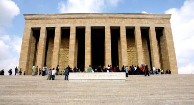 Türkiye 'nin Ankara kentinde yer alan Anitkabir, Türkiye Cumhuriyeti' nin kurucusu Mustafa Kemal Atatürk 'ün gömüldüğü yer..