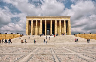 Türkiye 'nin Ankara kentinde yer alan Anitkabir, Türkiye Cumhuriyeti' nin kurucusu Mustafa Kemal Atatürk 'ün gömüldüğü yer..