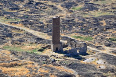 Van Castle, located in the city of Van, Turkey, was built during the Urartian period. There are ancient settlements around.