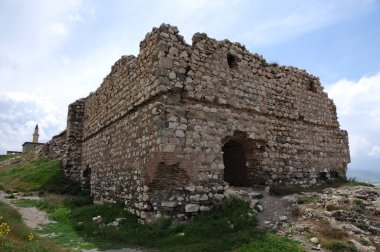 Van Castle, located in the city of Van, Turkey, was built during the Urartian period. There are ancient settlements around.