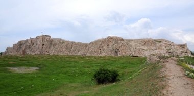Van Castle, located in the city of Van, Turkey, was built during the Urartian period. There are ancient settlements around.