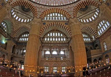 Türkiye 'nin Edirne kentindeki Selimiye Camii 16. yüzyılda inşa edilmiştir. Ülkedeki en önemli tarihi camilerden biridir..