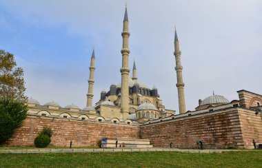 Türkiye 'nin Edirne kentindeki Selimiye Camii 16. yüzyılda inşa edilmiştir. Ülkedeki en önemli tarihi camilerden biridir..