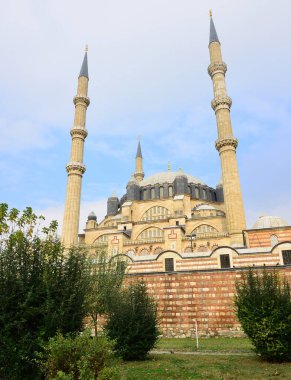 Türkiye 'nin Edirne kentindeki Selimiye Camii 16. yüzyılda inşa edilmiştir. Ülkedeki en önemli tarihi camilerden biridir..