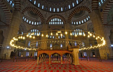 Türkiye 'nin Edirne kentindeki Selimiye Camii 16. yüzyılda inşa edilmiştir. Ülkedeki en önemli tarihi camilerden biridir..