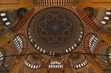 Türkiye 'nin Edirne kentindeki Selimiye Camii 16. yüzyılda inşa edilmiştir. Ülkedeki en önemli tarihi camilerden biridir..