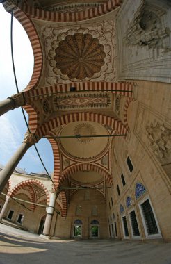 Türkiye 'nin Edirne kentindeki Selimiye Camii 16. yüzyılda inşa edilmiştir. Ülkedeki en önemli tarihi camilerden biridir..