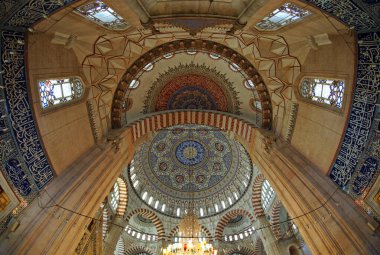 Türkiye 'nin Edirne kentindeki Selimiye Camii 16. yüzyılda inşa edilmiştir. Ülkedeki en önemli tarihi camilerden biridir..
