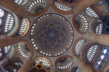 Türkiye 'nin Edirne kentindeki Selimiye Camii 16. yüzyılda inşa edilmiştir. Ülkedeki en önemli tarihi camilerden biridir..