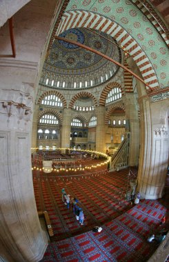 Türkiye 'nin Edirne kentindeki Selimiye Camii 16. yüzyılda inşa edilmiştir. Ülkedeki en önemli tarihi camilerden biridir..