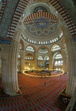 Türkiye 'nin Edirne kentindeki Selimiye Camii 16. yüzyılda inşa edilmiştir. Ülkedeki en önemli tarihi camilerden biridir..