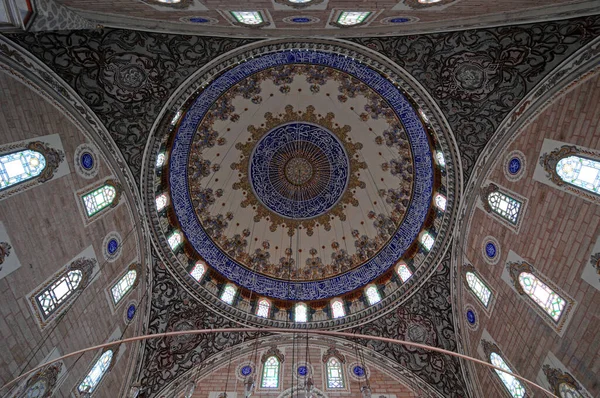 Türkiye 'nin Edirne kentinde yer alan 2. Beyazt Camii, 15. yüzyılda inşa edildi..