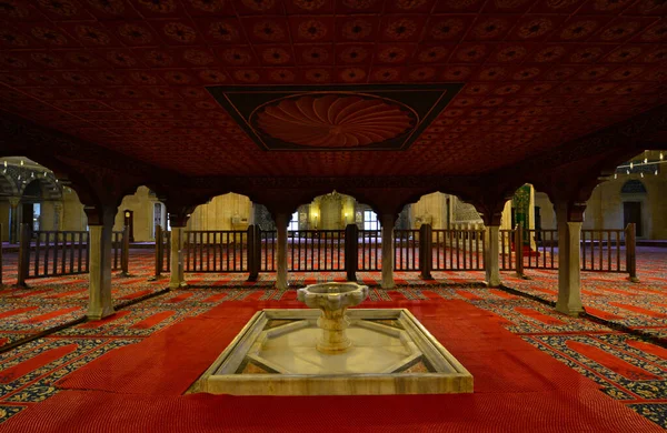 Türkiye 'nin Edirne kentindeki Selimiye Camii 16. yüzyılda inşa edilmiştir. Ülkedeki en önemli tarihi camilerden biridir..