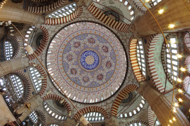 Türkiye 'nin Edirne kentindeki Selimiye Camii 16. yüzyılda inşa edilmiştir. Ülkedeki en önemli tarihi camilerden biridir..