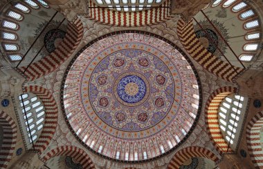 Türkiye 'nin Edirne kentindeki Selimiye Camii 16. yüzyılda inşa edilmiştir. Ülkedeki en önemli tarihi camilerden biridir..