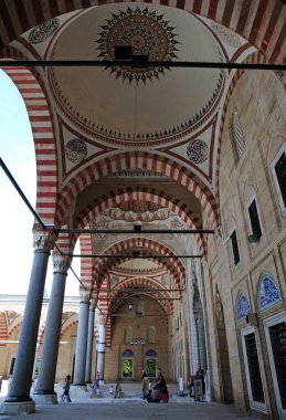 Türkiye 'nin Edirne kentindeki Selimiye Camii 16. yüzyılda inşa edilmiştir. Ülkedeki en önemli tarihi camilerden biridir..
