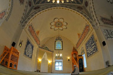 Türkiye 'nin Edirne kentinde yer alan Yıldırım Camii 14. yüzyılda inşa edildi..
