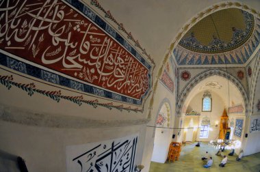 Türkiye 'nin Edirne kentinde yer alan Yıldırım Camii 14. yüzyılda inşa edildi..