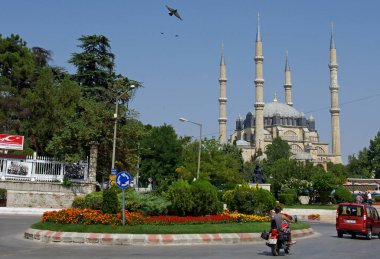 Türkiye 'nin Edirne kenti eski bir Osmanlı şehridir. Birçok tarihi eser içeriyor..