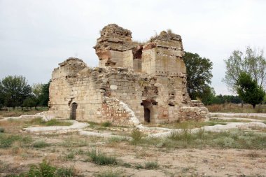 Türkiye 'nin Edirne kentinde yer alan Eski Osmanlı Sarayı 15. yüzyılda inşa edilmiştir. Osmanlı İmparatorluğu 'nun en büyük ikinci sarayıdır. Balkan Şehitliği, Adalet Kulesi, Fatih Köprüsü ve Kum Köşkü gibi bölümler hâlâ ayakta.