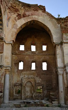 Türkiye 'nin Edirne kentinde yer alan Enez Şatosu ve Ayasofya Kilisesi Bizanslılar tarafından inşa edilmiştir. Bölge Türkler tarafından ele geçirildiğinde kilise bir camiye dönüştürüldü..