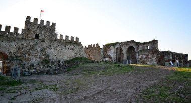 Türkiye 'nin Edirne kentinde yer alan Enez Şatosu ve Ayasofya Kilisesi Bizanslılar tarafından inşa edilmiştir. Bölge Türkler tarafından ele geçirildiğinde kilise bir camiye dönüştürüldü..