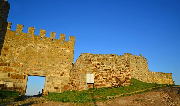 Türkiye 'nin Edirne kentinde yer alan Enez Şatosu ve Ayasofya Kilisesi Bizanslılar tarafından inşa edilmiştir. Bölge Türkler tarafından ele geçirildiğinde kilise bir camiye dönüştürüldü..