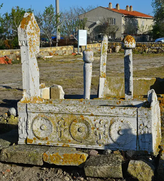 トルコのエネスにあるユヌス ベイ墓は古い教会から墓に変えられた オスマン帝国時代の古墳がある — ストック写真