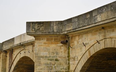 Türkiye 'nin Edirne kentinde bulunan Tarihi Uzun Köprü, 1443 yılında inşa edilmiştir. Dünyadaki en uzun taş köprüdür..