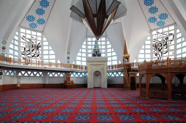 터키의 위치한 메르크 모스크는 현대식 양식을 갖추고 — 스톡 사진