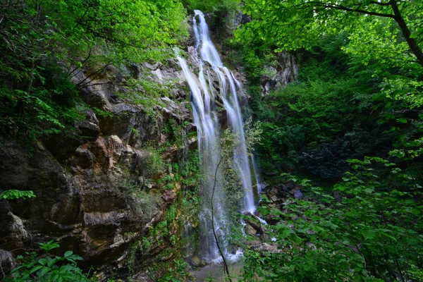 トルコのドゥスに位置するサクリケント滝は 街の重要な滝の1つです — ストック写真