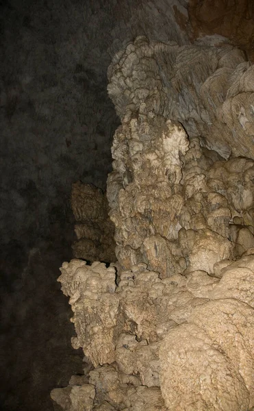 萨里卡亚洞穴位于土耳其的杜策市 是该城重要的洞穴之一 — 图库照片