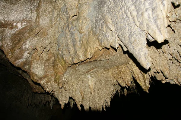 Türkiye Nin Duzce Ilinde Yer Alan Sarikaya Mağarası Şehrin Önemli — Stok fotoğraf