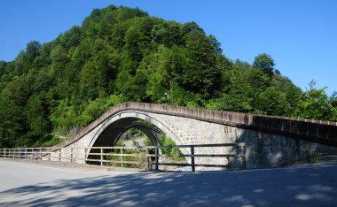Türkiye 'nin Artvin kentinde yer alan Çifte Köprü 18. yüzyılda inşa edilmiştir..