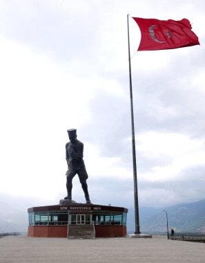 Türkiye 'nin en büyük Atatürk heykeli Artvin kentinde yer almaktadır..